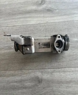 BMW 3 E46 EGR valve cooler 7789790 11717789790
