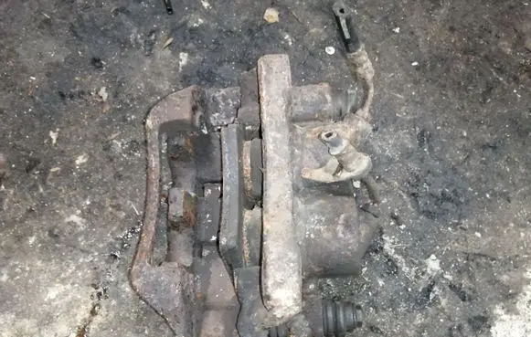 Renault Master II Front brake caliper