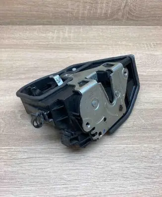 BMW X5 E70 Front door lock 7202146 A046998