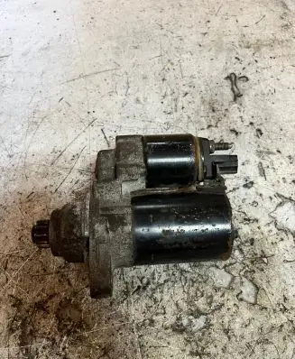 Volkswagen Golf V Starter motor 021911023R 021911023