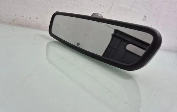 Rear view mirror (interior)