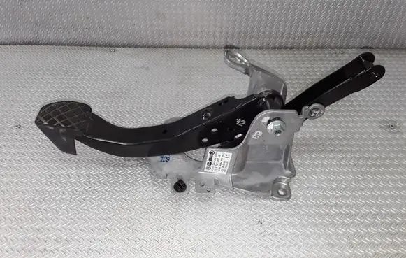 Skoda Octavia Mk2 (1Z) Brake pedal 1K2721057AB
