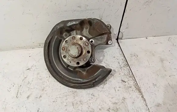 Rear wheel hub spindle/knuckle
