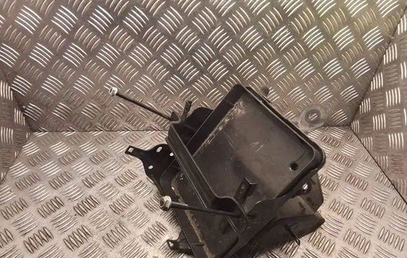 Suzuki Vitara (LY) Battery tray 76S0