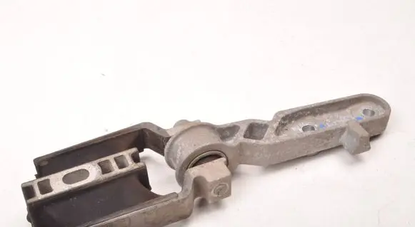 Volvo S90, V90 Gearbox mounting bracket 31330594