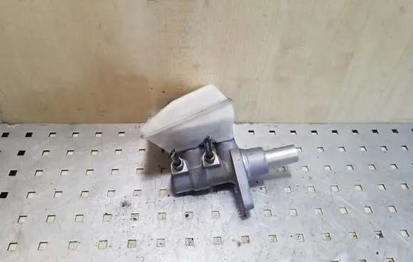 Master brake cylinder