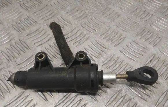 BMW 3 E46 Clutch master cylinder 215211638992