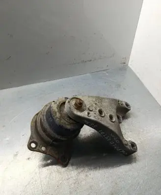 Volkswagen Polo IV 9N3 Engine mount bracket 6q0199262bd