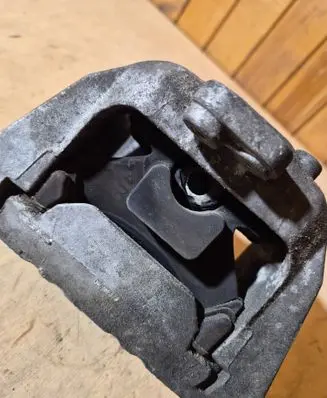 Volkswagen Bora Engine mount bracket 