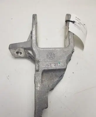 Hyundai Ioniq Engine mounting bracket
