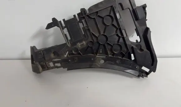 Front bumper mounting bracket