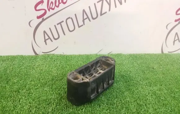 Volkswagen Touareg III Jacking socket point 