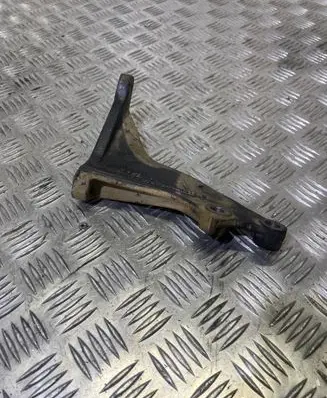 Toyota Hilux (AN10, AN20, AN30) Gearbox mounting bracket 3311804020