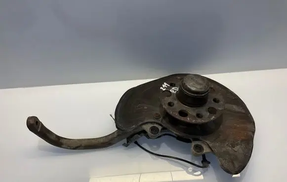 Mercedes-Benz CLS C219 Front wheel hub A2113306520 2113306520