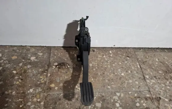 Volvo V60 Accelerator throttle pedal 31329062