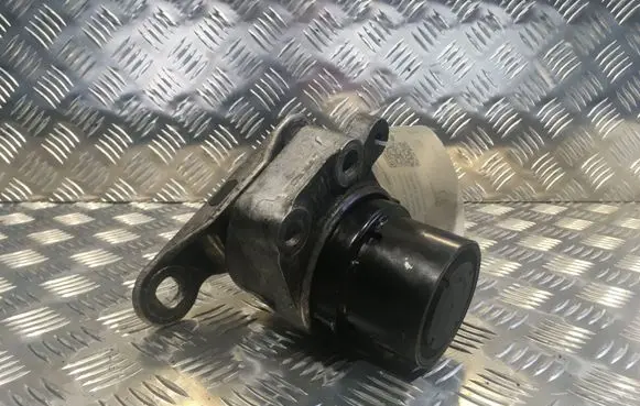 Ford Mondeo Mk III Engine mount bracket 2S716F012A