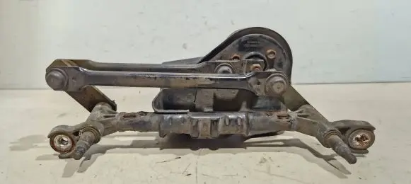 Volkswagen Fox Front wiper linkage and motor F006c20008