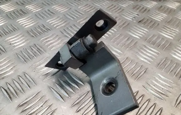 BMW 5 E60 E61 Front door upper hinge 7068073