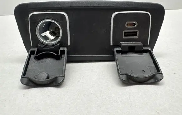 Chrysler Pacifica USB socket connector 68448286AA 35310226 00321100164