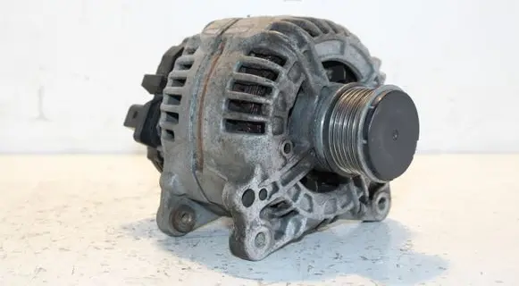 Volkswagen PASSAT B7 Generator/alternator 06F903023F