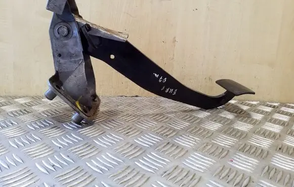 KIA Sorento Brake pedal