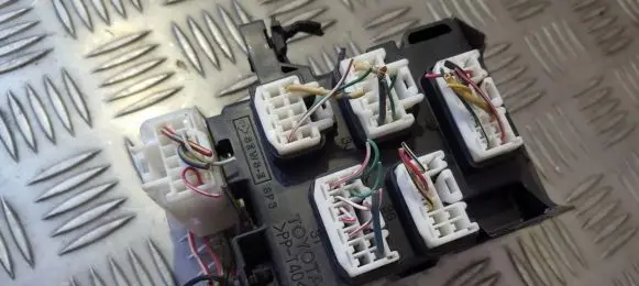 Toyota Avensis T250 Fuse box set 15438273405020 15.43-82734-05020