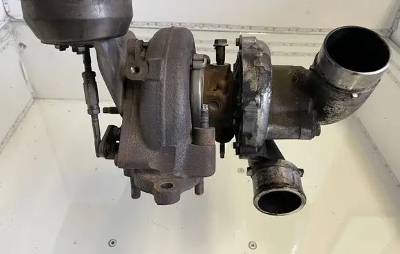 Toyota Avensis T250 Turbo 172010R020