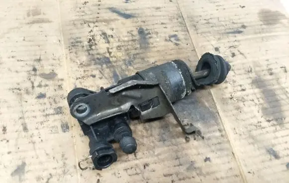 Audi A4 S4 B7 8E 8H Clutch slave cylinder 8E0721257