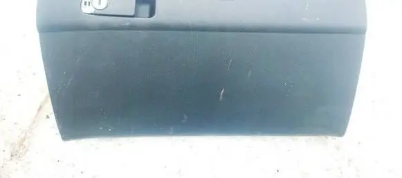 Glove box