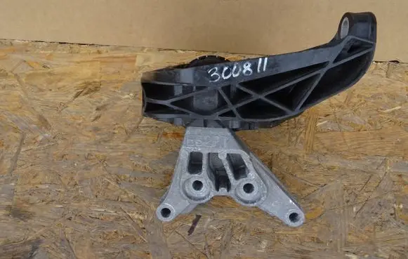 Engine mount bracket