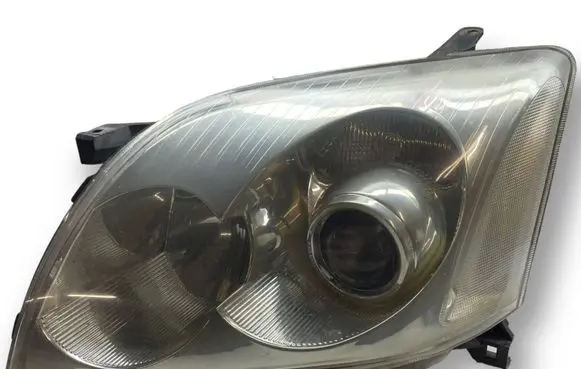 Toyota Avensis T250 Headlight/headlamp 8117005194