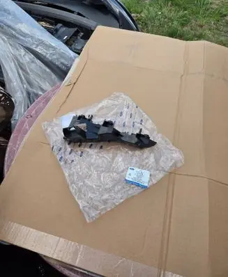 Ford Puma Front bumper mounting bracket L17217C947E 2514046