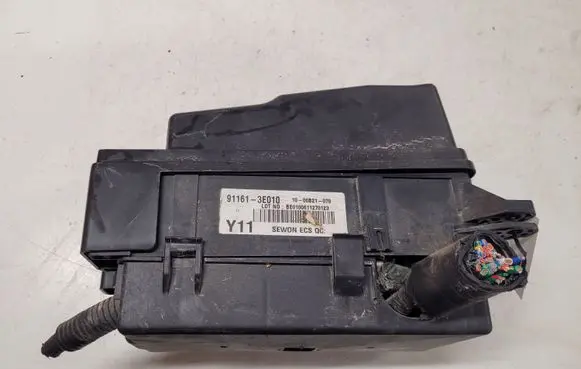 KIA Sorento Fuse module 911613E010 1006B21079