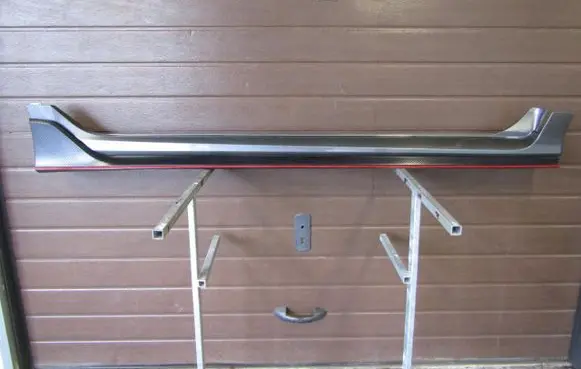 Front sill (body part)