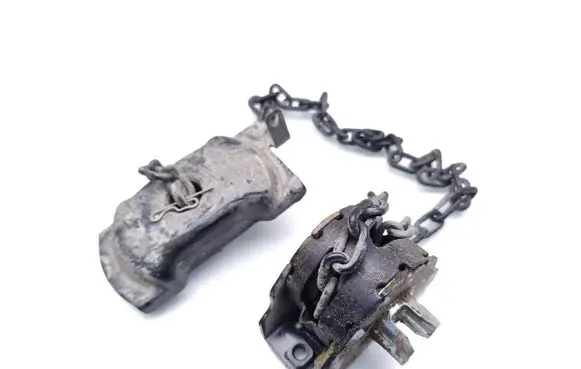 Toyota Hilux VIII Spare wheel mounting bracket 