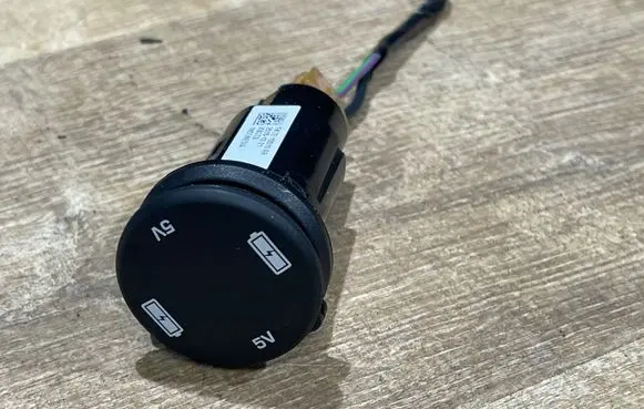 Land Rover Range Rover Sport L494 USB socket connector FK7219010AB