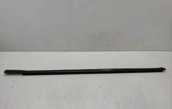 Hyundai Tucson JM Rubber seal front door window/glass 