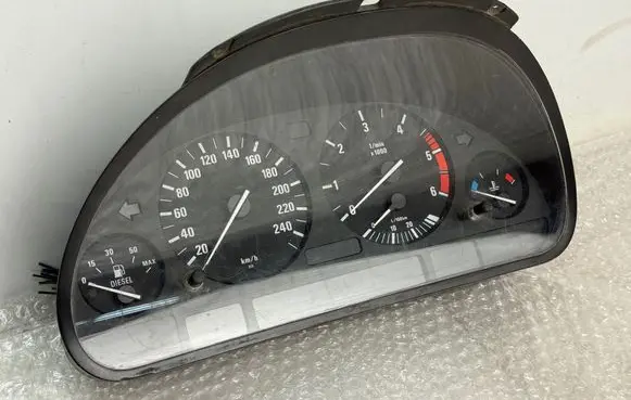 Speedometer (instrument cluster)