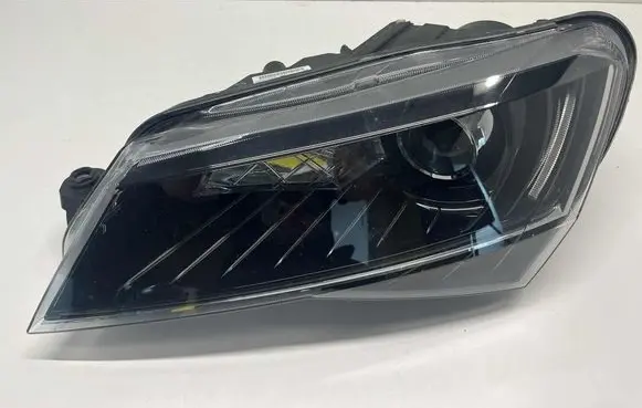 Skoda Superb B8 (3V) Headlight/headlamp 3V1941015B 1ZS01193925