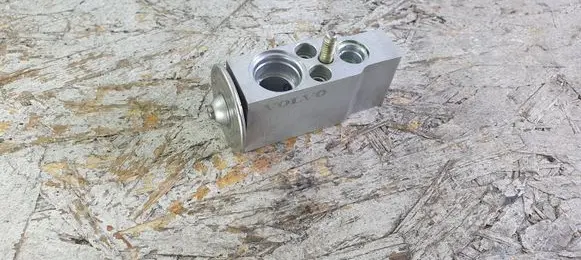 Volvo S60 Air conditioning (A/C) expansion valve 31101177