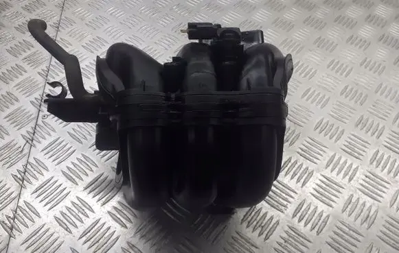Peugeot 107 Intake manifold
