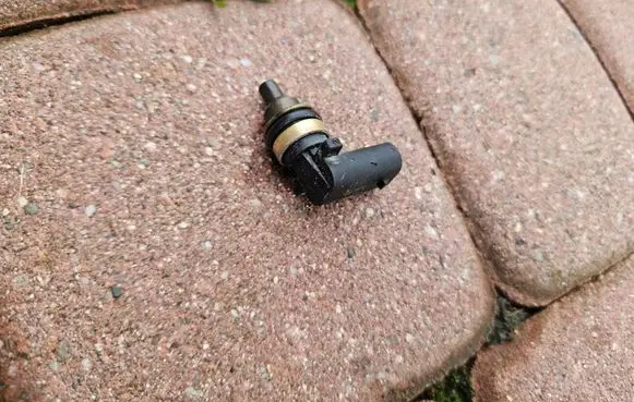 Opel Corsa F Coolant temperature sensor 9819654480