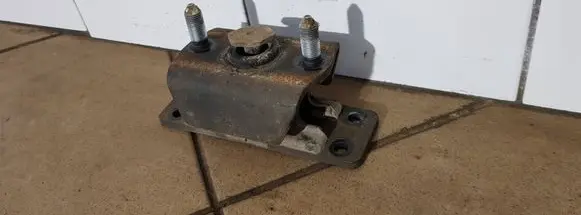 Isuzu D-Max Engine mount vacuum valve 