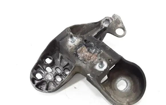 Volkswagen PASSAT B5.5 Engine mounting bracket