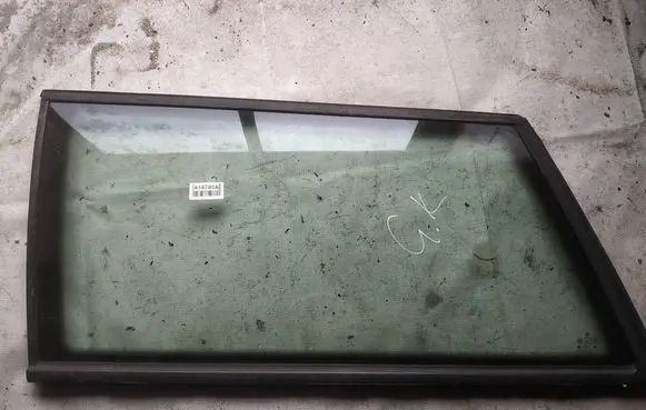 Rear side window