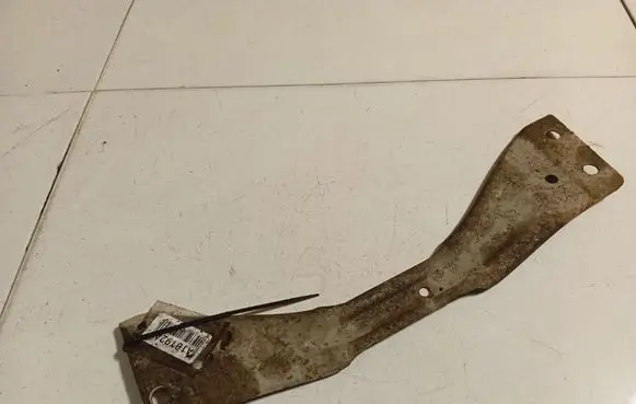 Volkswagen PASSAT B6 Radiator mount bracket 