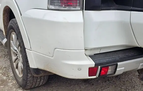 Mitsubishi Pajero Rear bumper corner part panel trim 6410B595WCV 4173022 595WCV