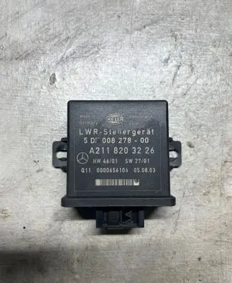 Mercedes-Benz E W211 Light module LCM 5DF00827800 A2118203226 0000656106