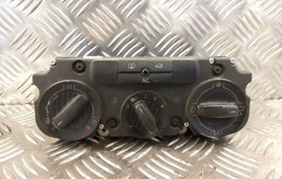 Volkswagen Touran I Climate control unit