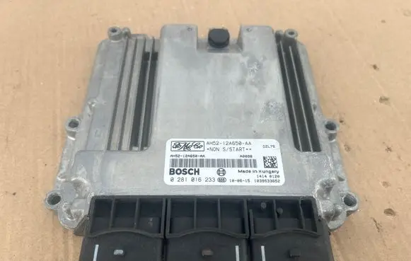 Land Rover Freelander 2 - LR2 Engine control unit/module AH5212A650AA 0281016233